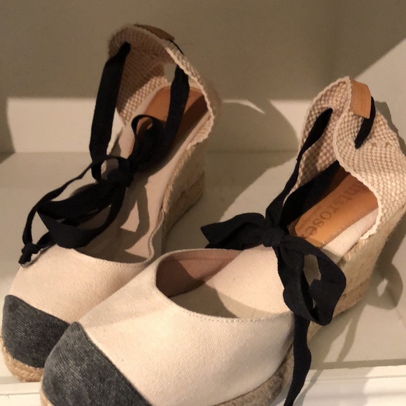 Mint & Rose espadrilles will add sexy to your summer.Cream Canvas wedges. Size 8 - Picture 2 of 6